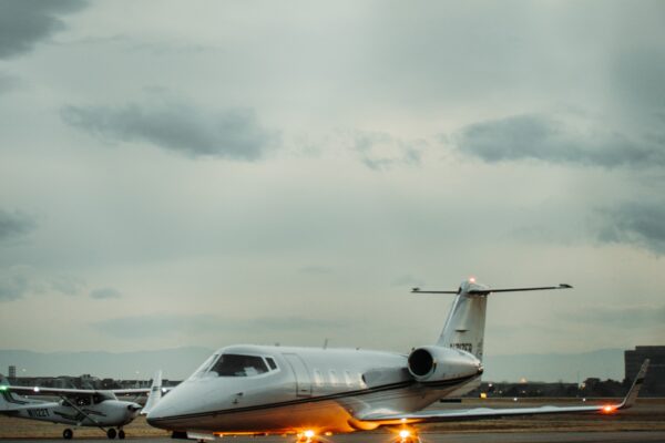 Lej både privatfly og privat helikoptere fra det århusianske rejsebureau Private Jet Partner